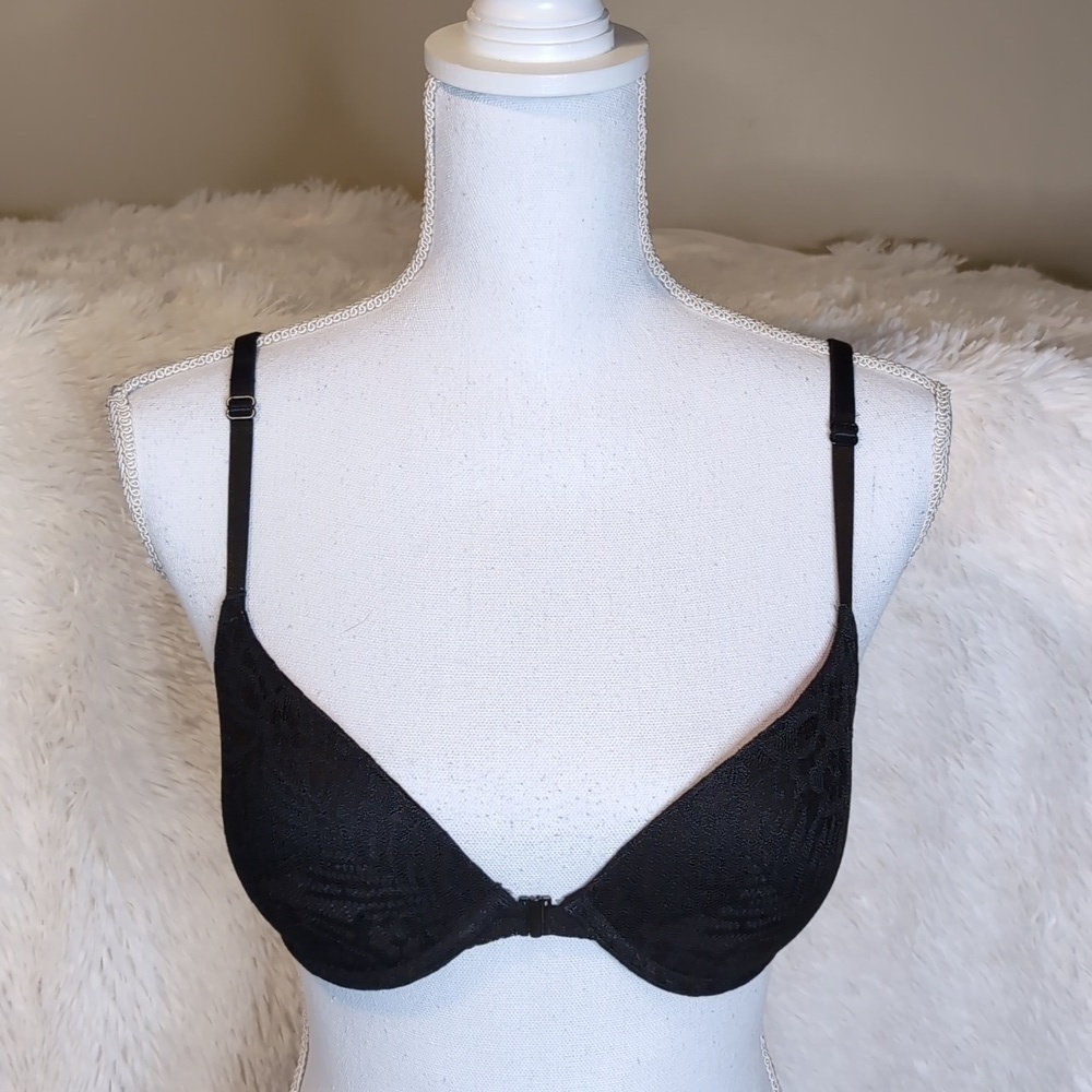 PINK VICTORIA'S SECRET push-up lace front closure BRA SIZE 34C